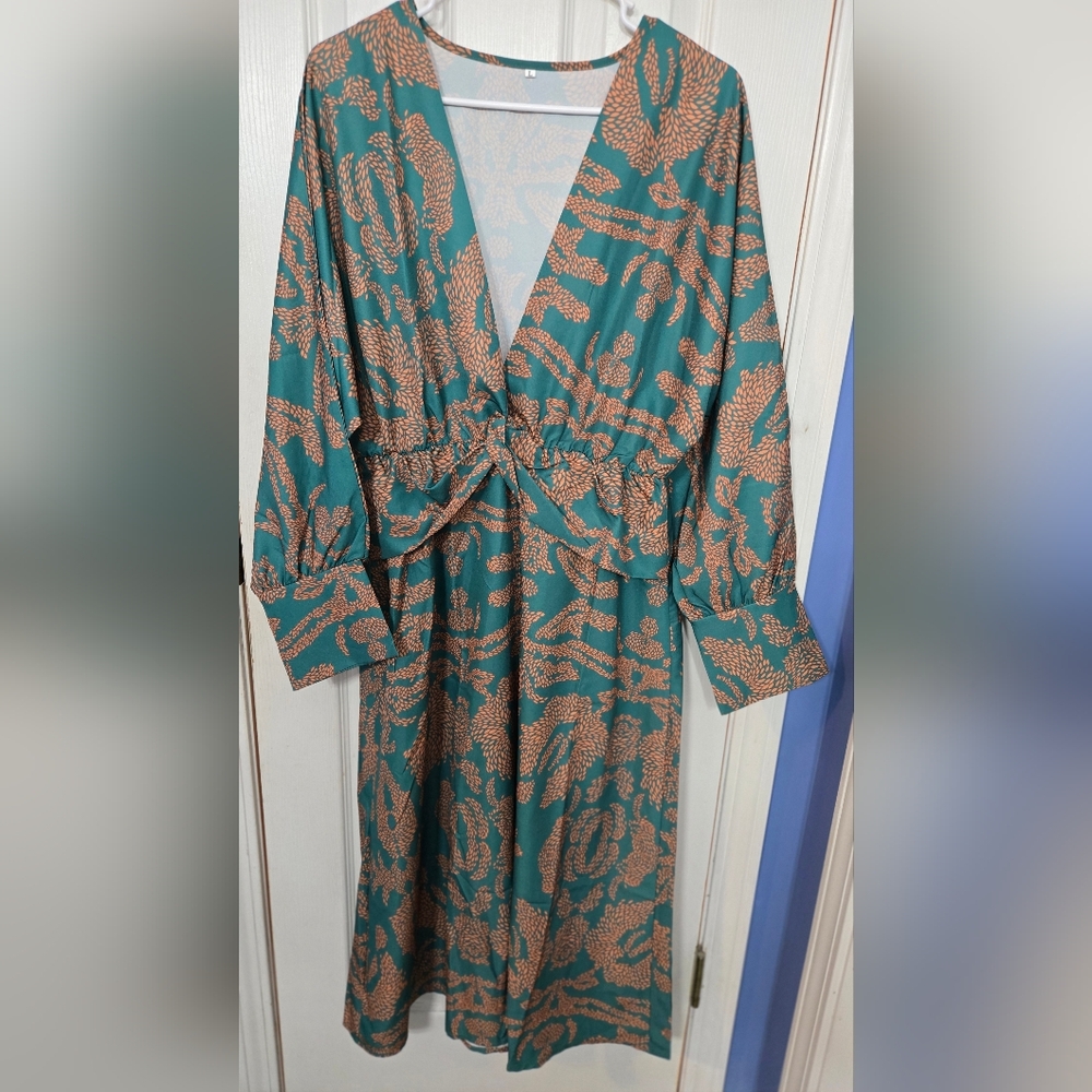 New without tags- deep v plunge long sleeve midi dress - Picture 4 of 4